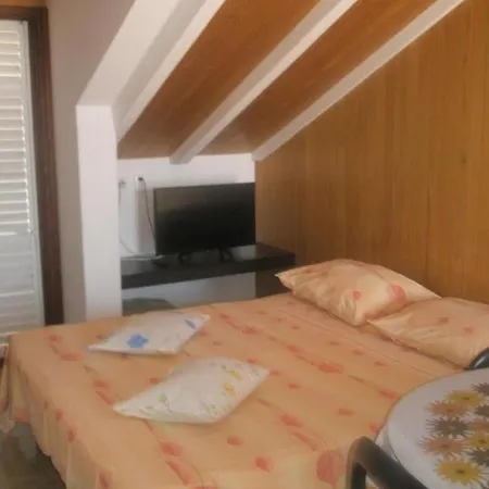 Damir - 80 M From Appartamento Postira