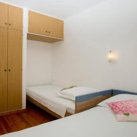 Apartment Damir - 80 M From