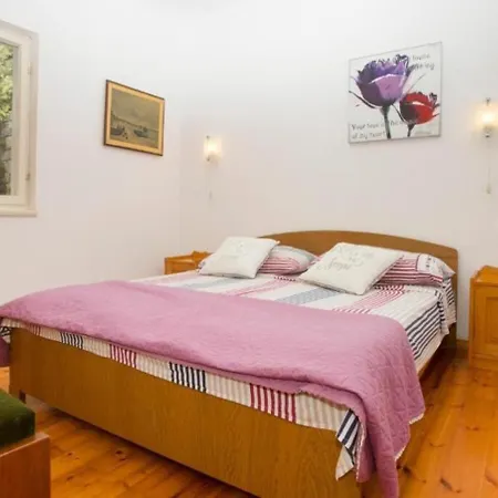 Apartment Damir - 80 M From