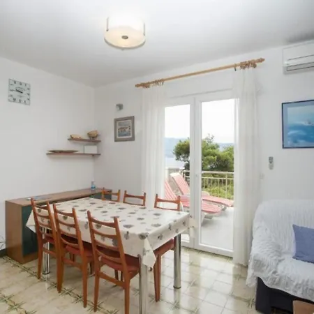 Damir - 80 M From Postira