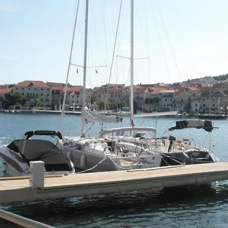 Apartment Damir - 80 M From
