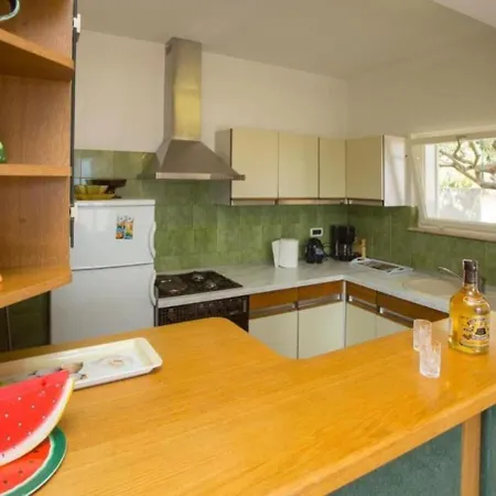 Apartment Damir - 80 M From