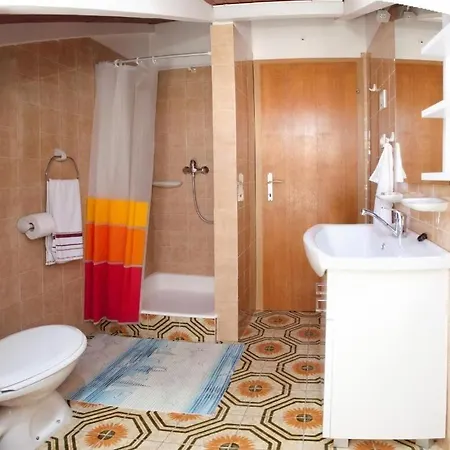Apartment Damir - 80 M From *